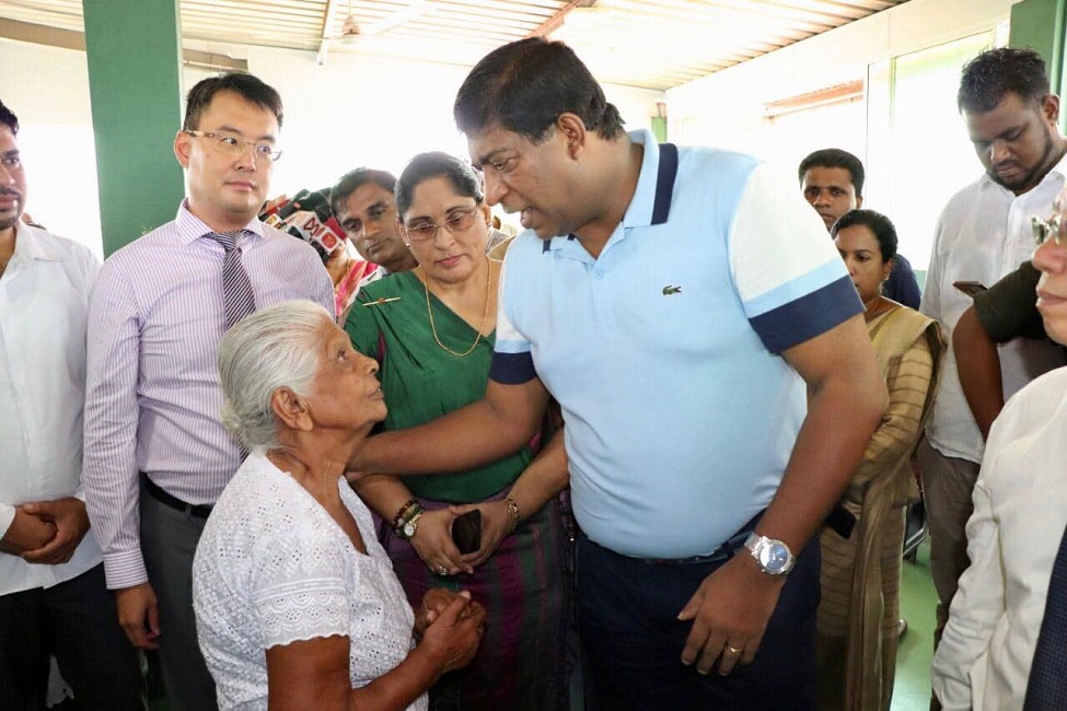 දේශපාලන වාසි නොතකා මනුෂ්‍යත්වයේ නාමයෙන් වැඩකරමු - ඇමති රවී 